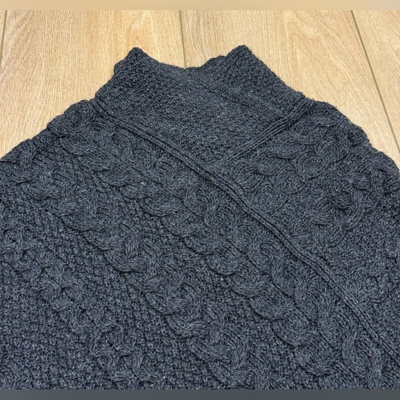 Inis Crafts Ireland 100% Merino Wool Cable Knit Poncho Cape Gray Women’s S/M - Picture 4 of 7